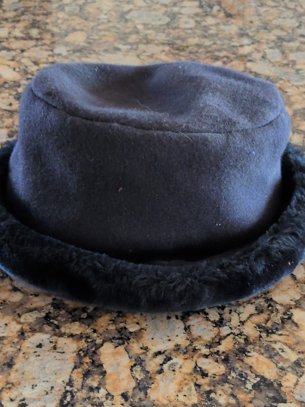 Source Unknown Women's Black Wool Hat with Faux Fur Trim